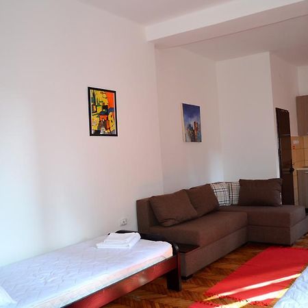 Apartmants Night Lux Nis Quarto foto